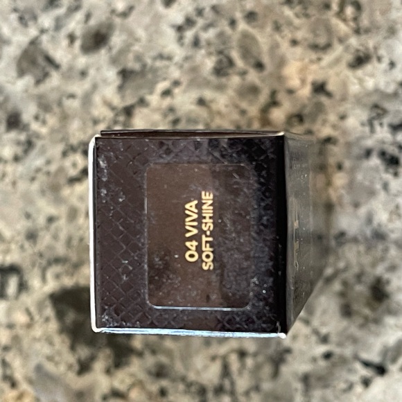 Tom Ford 04 Viva Lipstick (Red) - Picture 4 of 4